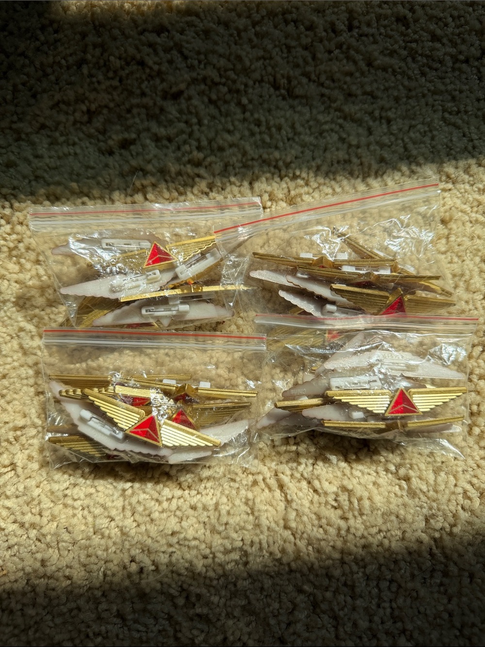 40 Delta Airlines Junior Pilot Kiddie Wings Pins Gold Red Lot